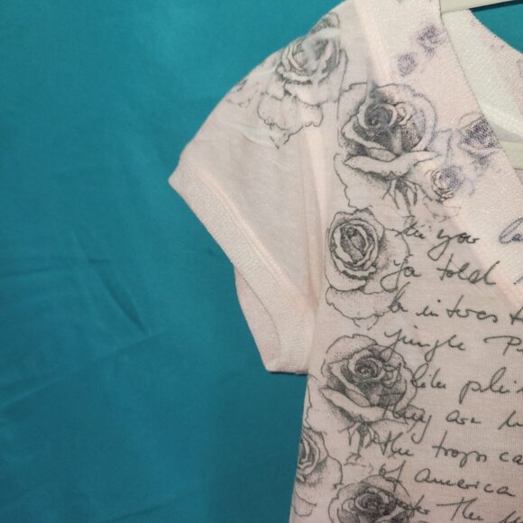 Bleu Clair By Claire Pettibone Womens V-Neck Rose Pattern Script T-Shirt Size M - Picture 3 of 10